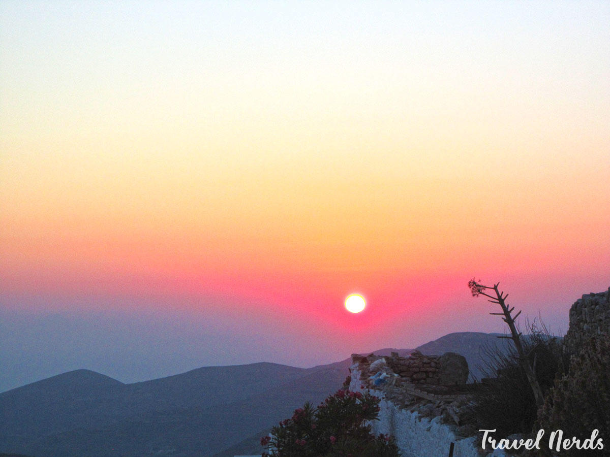 Ηλιοβασίλεμα από το εκκλησάκι της Παναγίας Φολεγάνδρος